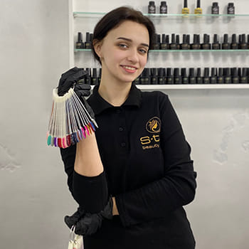 Майстер манікюру Валерія